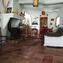 DESPUÉS: Nueva sala de estar después de las obras en el techo y las paredes, ¡decorada con mucho gusto por Yasmin! Yasmin salon - después